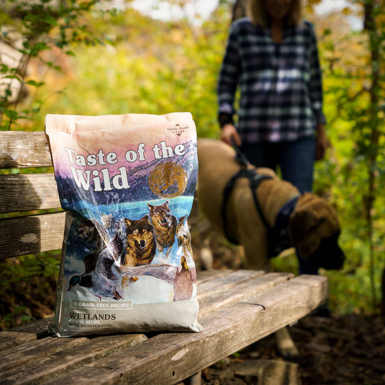 غذای خشک سگ تیست آف د وایلد وت لند طعم گوشت ماکیان کبابی Taste of the Wild Wetlands وزن 12.2 کیلوگرم